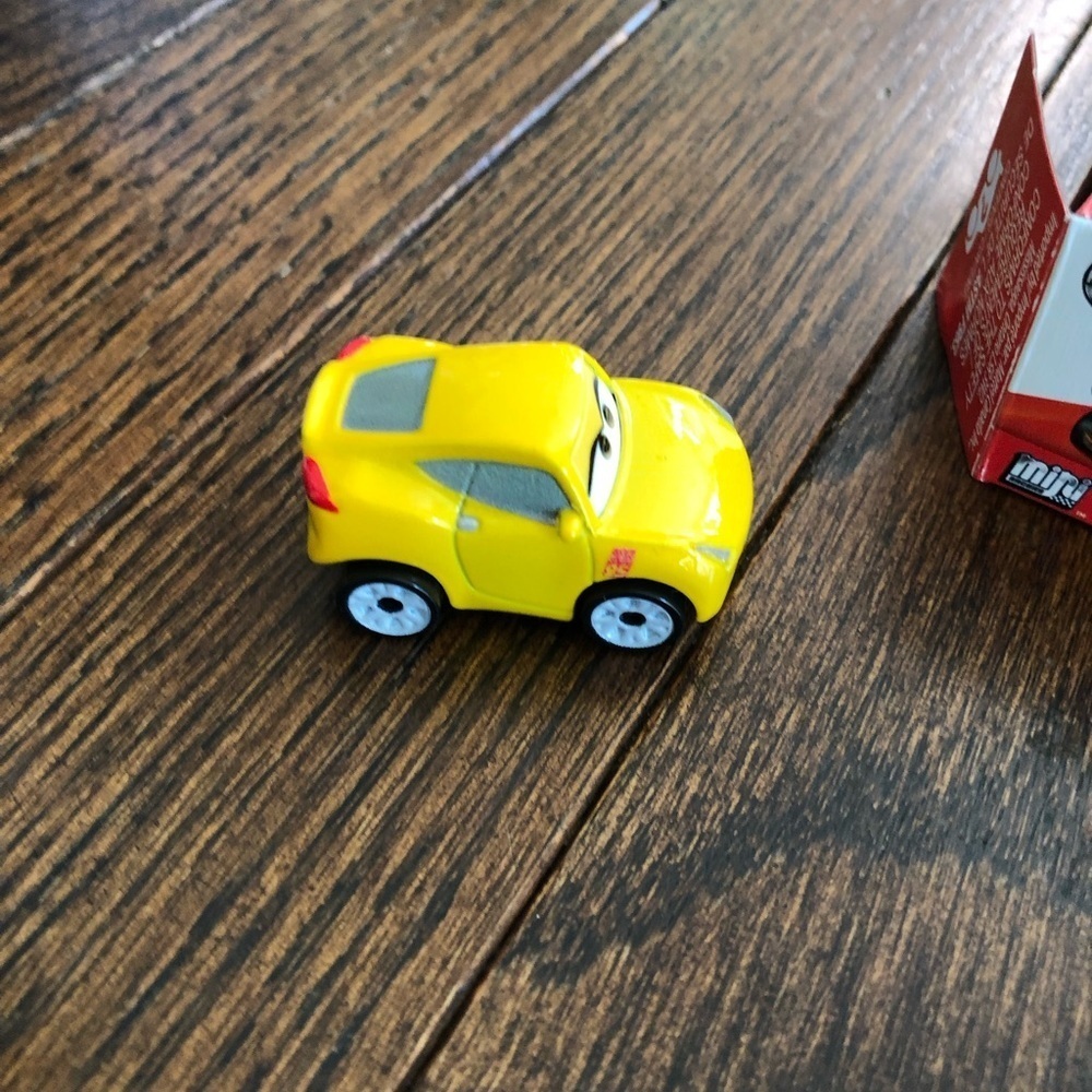 Disney Pixar Cars Mini Racers Diecast Car - Cruz Ramirez - S39A/04 - BRAND NEW! - Picture 4 of 6